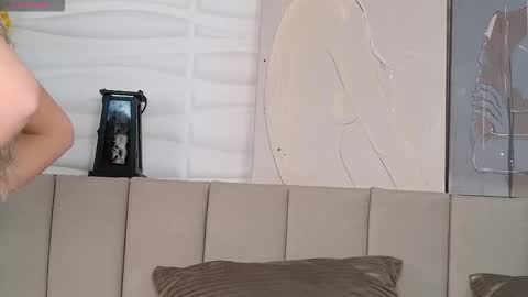 Snapshot of erikaallen chatting on 11.25.25 Erika online show from 11.25.25