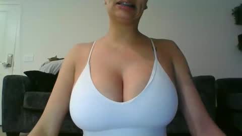 erin2025 online show from 11.19.25