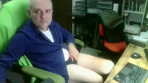 Snapshot of ernello chatting on 11.04.25 ernello online show from 11.04.25