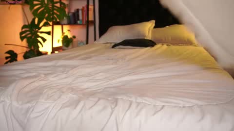 Eros Wild online show from 09.13.25