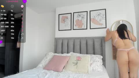 Snapshot of erotic_boobs chatting on 02.06.25 Karen online show from 02.06.25