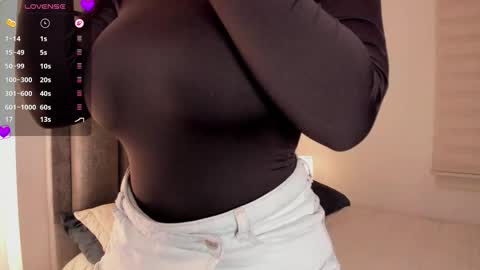 Snapshot of erotic_boobs chatting on 10.03.25 Karen online show from 10.03.25