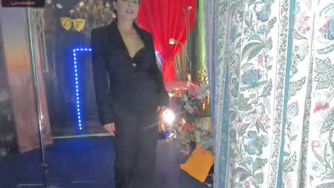 Snapshot of erotic_dessire chatting on 10.09.25 Eve online show from 10.09.25