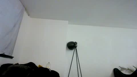 Snapshot of erotica_angel chatting on 05.11.26 Nikki Erotica online show from 05.11.26