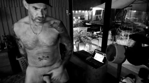 Snapshot of eroticextasy818 chatting on 12.21.25 eroticextasy818 online show from 12.21.25