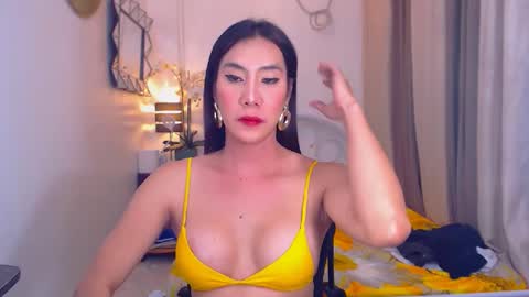 Snapshot of ervanamorge chatting on 02.16.25 Ervana online show from 02.16.25