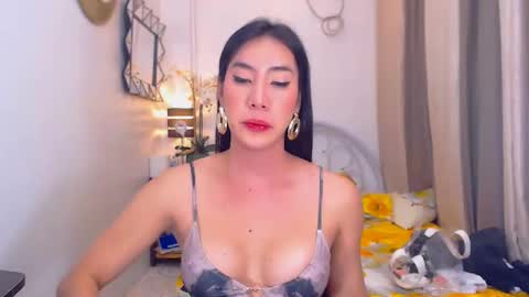 Snapshot of ervanamorge chatting on 02.17.25 Ervana online show from 02.17.25