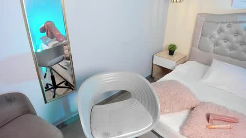 Escarlet online show from 10.07.25