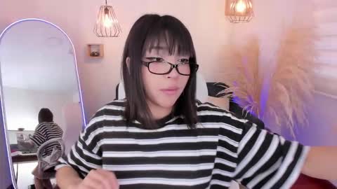 Snapshot of escarlett_wii chatting on 10.18.25 SCARLETT online show from 10.18.25