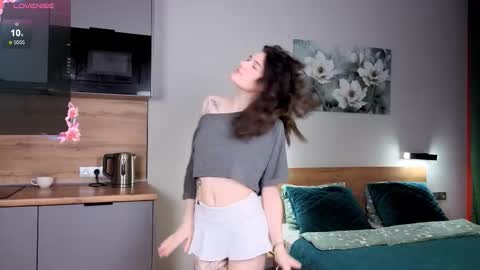 Snapshot of eshleeeygreen chatting on 11.21.25 EshleGreen online show from 11.21.25