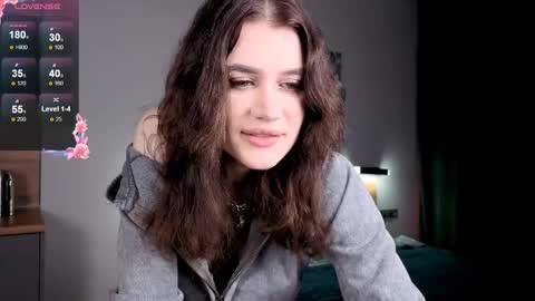 Snapshot of eshleeeygreen chatting on 11.28.25 EshleGreen online show from 11.28.25