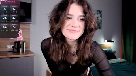 Snapshot of eshleeeygreen chatting on 11.29.25 EshleGreen online show from 11.29.25