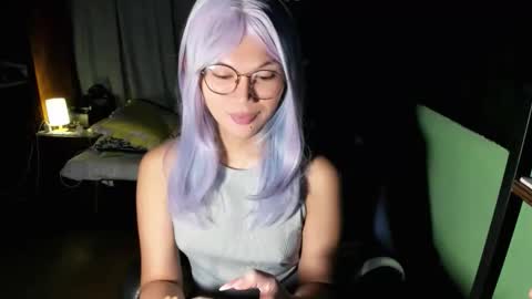 Snapshot of esilchan chatting on 10.27.25 Chelliane online show from 10.27.25