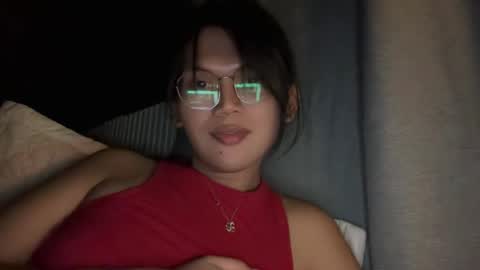 Snapshot of esilchan chatting on 11.10.25 Chelliane online show from 11.10.25