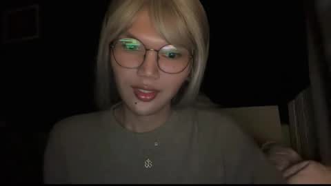 Snapshot of esilchan chatting on 11.18.25 Chelliane online show from 11.18.25