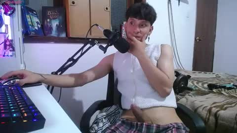 Snapshot of esjrobles chatting on 12.06.24 Esteban online show from 12.06.24