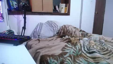 Snapshot of esjrobles chatting on 12.07.24 Esteban online show from 12.07.24
