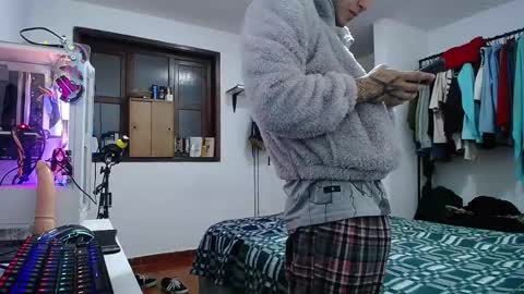 Snapshot of esjrobles chatting on 01.21.25 Esteban online show from 01.21.25