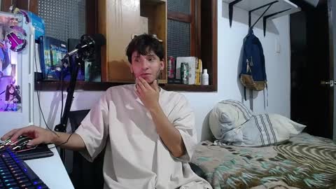 Snapshot of esjrobles chatting on 02.03.25 Esteban online show from 02.03.25