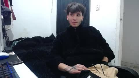 Snapshot of esjrobles chatting on 09.10.25 Esteban online show from 09.10.25