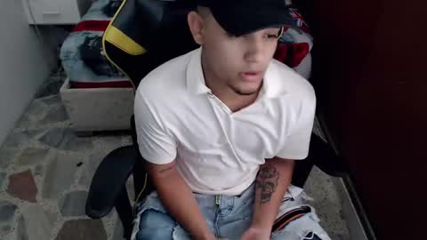 eskayler_ online show from 09.19.25