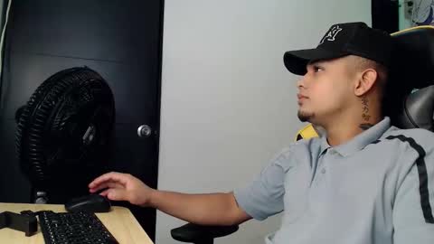 eskayler_ online show from 09.24.25