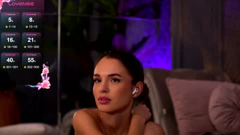 Snapshot of esmeainsley chatting on 01.10.25 Raluca online show from 01.10.25