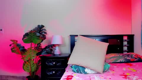 K E Y R A  independent model  online show from 01.19.25