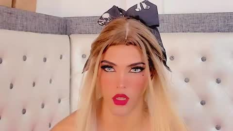 Snapshot of esmeraldasexycutee chatting on 07.07.26 esmeraldasexycutee online show from 07.07.26