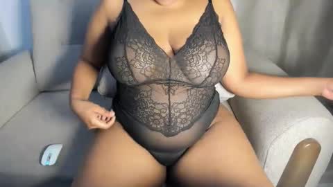 Snapshot of esmeray_ chatting on 10.04.25 Esme online show from 10.04.25