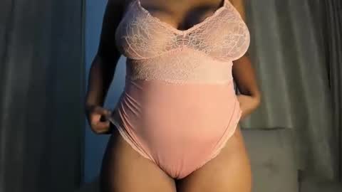 Snapshot of esmeray_ chatting on 01.07.26 Esme online show from 01.07.26