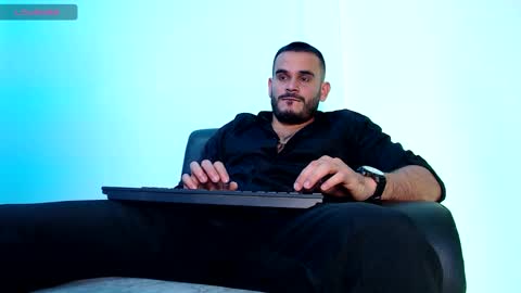 Snapshot of esteban_fer chatting on 11.08.25 Esteban Fernandez online show from 11.08.25