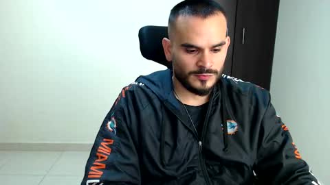 Snapshot of esteban_fer chatting on 11.14.25 Esteban Fernandez online show from 11.14.25