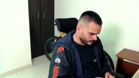 Snapshot of esteban_fer chatting on 11.15.25 Esteban Fernandez online show from 11.15.25