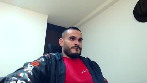 Snapshot of esteban_fer chatting on 11.30.25 Esteban Fernandez online show from 11.30.25