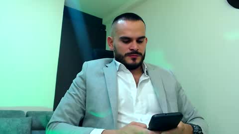 Snapshot of esteban_fer chatting on 12.14.25 Esteban Fernandez online show from 12.14.25