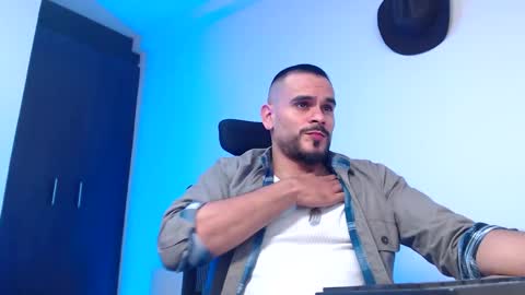 Snapshot of esteban_fer chatting on 02.01.26 Esteban Fernandez online show from 02.01.26