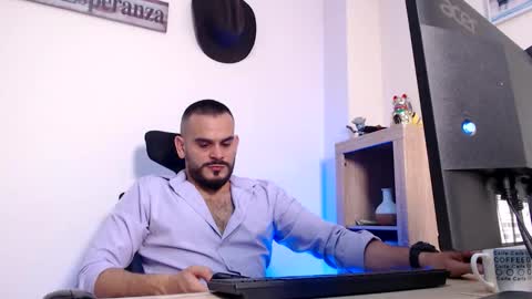 Snapshot of esteban_fer chatting on 02.15.26 Esteban Fernandez online show from 02.15.26