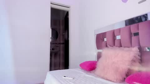 Esteban Reyes  independent model online show from 12.20.25