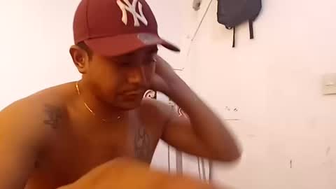 Snapshot of esteban_verg chatting on 10.18.25 wailer1996 online show from 10.18.25