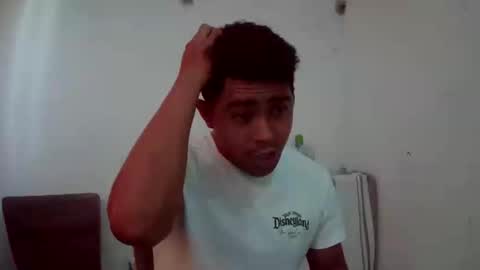 Snapshot of esteban_verg chatting on 10.24.25 wailer1996 online show from 10.24.25