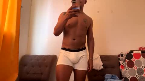 Snapshot of esteban_verg chatting on 11.05.25 wailer1996 online show from 11.05.25