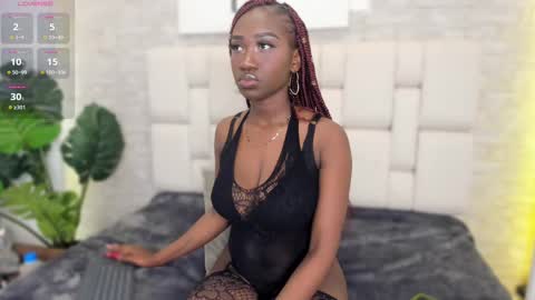 Snapshot of estefanyy_ chatting on 02.26.25 estefany online show from 02.26.25