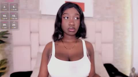 Snapshot of estefanyy_ chatting on 09.17.25 estefany online show from 09.17.25