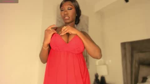 Snapshot of estefanyy_ chatting on 11.20.25 estefany online show from 11.20.25