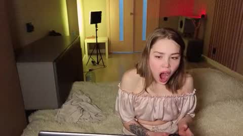 Estelle online show from 02.05.26