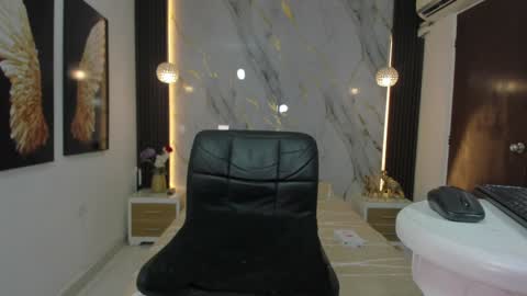 Snapshot of estephany_doll chatting on 12.17.24 Estephany online show from 12.17.24