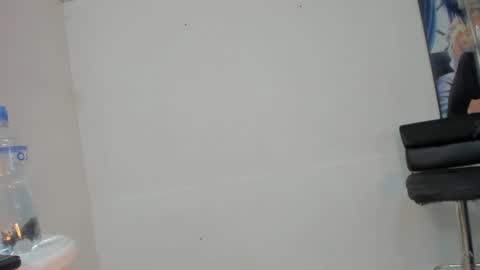 Snapshot of estephany_doll chatting on 01.04.25 Estephany online show from 01.04.25