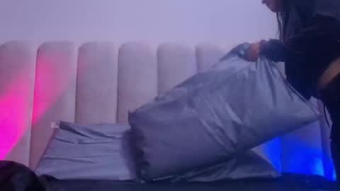 Estrella online show from 11.22.25