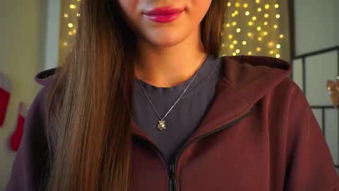 Snapshot of estrellabecnel chatting on 12.18.25 Anna online show from 12.18.25